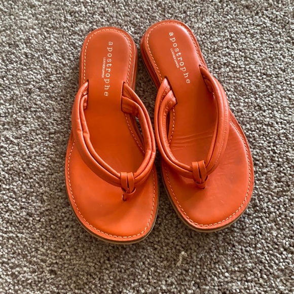 Apostrophe Shoes - Women’s flip flops like new